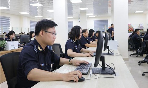 Bãi bỏ 10 thủ tục trong lĩnh vực hải quan, kinh doanh hàng miễn thuế
