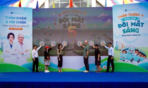 Phía sau những đôi mắt sáng: Khi y học được thắp sáng bằng trái tim
