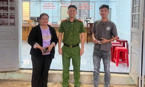 Công an Lâm Đồng giúp hai người dân nhận lại hơn nửa tỷ đồng chuyển khoản nhầm
