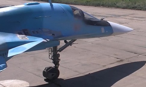 Phát hiện chi tiết lạ trên 'Thú mỏ vịt' Su-34 Nga