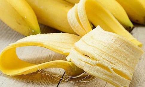 5 cách đơn giản dùng vỏ chuối dưỡng ẩm tóc khô xơ tại nhà