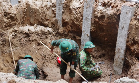 Sử dụng thiết bị hiện đại tìm kiếm hài cốt liệt sĩ trong khuôn viên bệnh viện