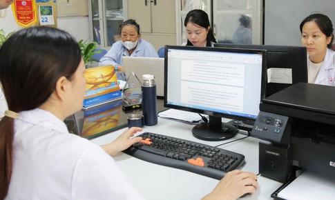 Sở Y tế Hà Nội yêu cầu không để chậm trễ giải quyết thủ tục hành chính cho người dân