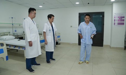 Sau 14 năm đau đớn vì di chứng tai nạn, người đàn ông đã tìm lại bước đi