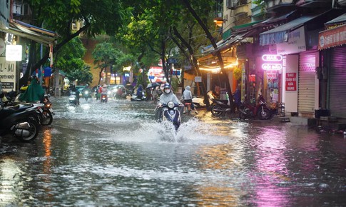 Miền Bắc liên tục mưa lớn cả tuần qua, thiệt hại vẫn còn tiếp diễn