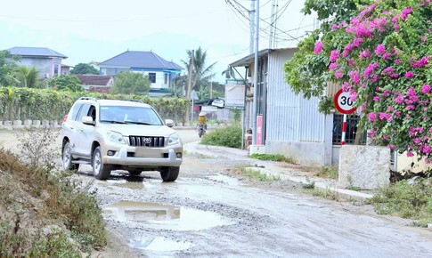 Người dân khốn khổ vì dự án đường trăm tỷ dở dang