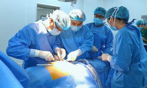 Cụ ông suýt mất mạng vì vô tình nuốt phải hạt mít