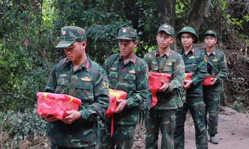 Tìm thấy 5 hài cốt liệt sĩ tại hang Đá Sập nằm sâu dưới lớp đất đá và rễ cây