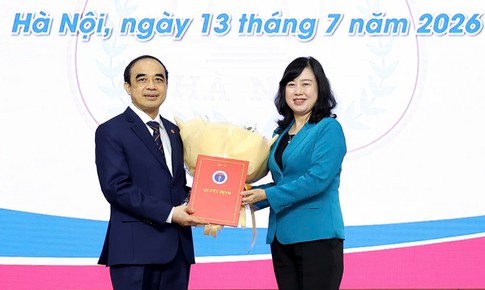 Bộ trưởng Đào Hồng Lan trao quyết định bổ nhiệm Hiệu trưởng Trường Đại học Y Hà Nội