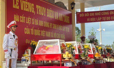 Xúc động lễ truy điệu, an táng 5 liệt sĩ trở về từ hang Đá Sập sau 57 năm