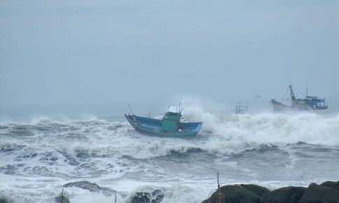 Chuyên gia cảnh báo mưa dông, gió mạnh bao trùm nhiều vùng biển phía Nam, sóng cao trên 2m