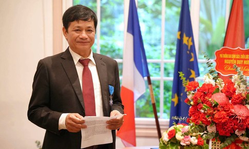 Giáo sư Việt Nam dành gần 40 năm chống suy dinh dưỡng nhận Huân chương của Pháp