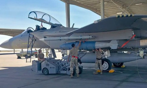 Máy bay F-15EX Eagle II thực hiện cuộc thử nghiệm thả bom đầu tiên