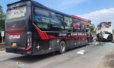 Hai xe khách va chạm trên quốc lộ làm 4 người thương vong