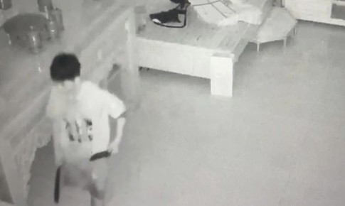 Lẻn vào nhà qua ô thông gió, dùng dao cướp tài sản của người mẹ trẻ đang ngủ