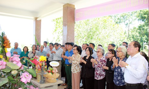 Các thế hệ thầy thuốc tưởng nhớ những chiến sĩ áo trắng đã ngã xuống vì Tổ quốc
