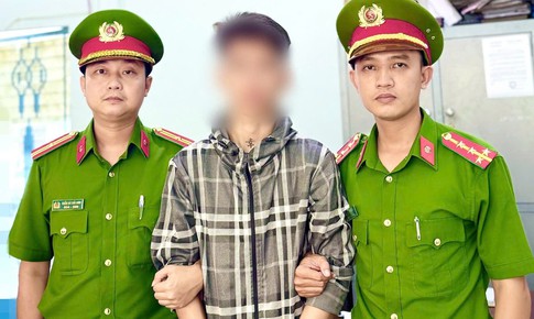 Mâu thuẫn sau trận bóng giao hữu, 2 thiếu niên chém cầu thủ đội bạn nguy kịch rồi bỏ trốn