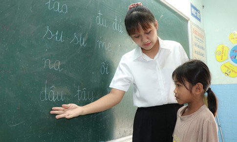 Học trò Raglai ở Khánh Hòa hào hứng với lớp học hè miễn phí