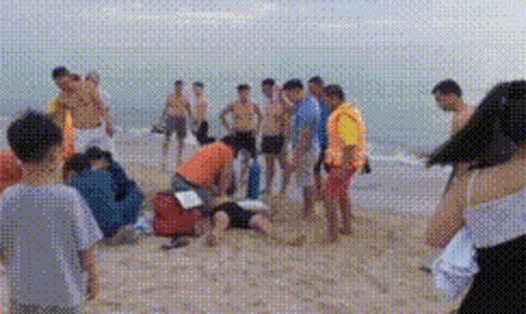 Bác sĩ kể giây phút cùng đồng nghiệp căng mình cứu người nguy kịch trên bãi biển