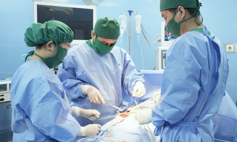Phẫu thuật thành công ca ung thư trực tràng xâm lấn đa tạng