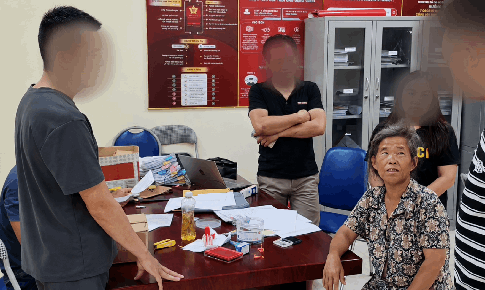 Hai phụ nữ bị khởi tố sau khi công an test nhanh ma túy