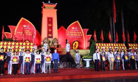 Lễ thắp nến tri ân các Anh hùng liệt sĩ tại Nghĩa trang Mai Dịch và Nghĩa trang Hàng Dương