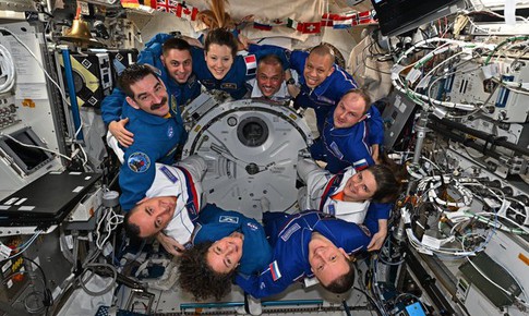 Phi hành đoàn vũ trụ Nga-Mỹ trở về Trái Đất sau hơn 8 tháng trên ISS