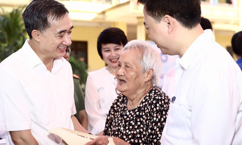 Những hình ảnh ý nghĩa trong chương trình tri ân người có công ở Bắc Ninh