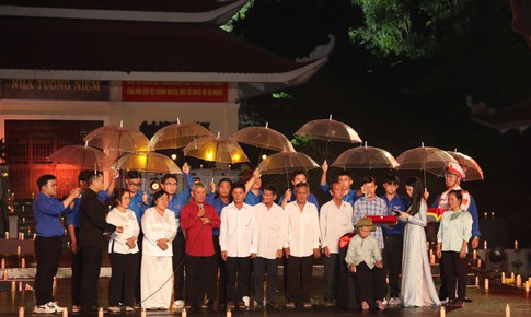 Xúc động những khoảnh khắc tri ân liệt sĩ tại cầu truyền hình 'Sao sáng dẫn đường'