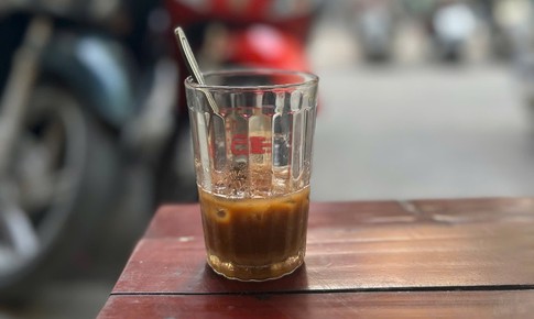 Người bị cao huyết áp nên uống cà phê hằng ngày thế nào?
