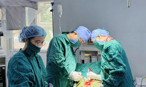 Lần đầu tiên triển khai thành công kỹ thuật thay thân đốt sống Titan tại Nghệ An