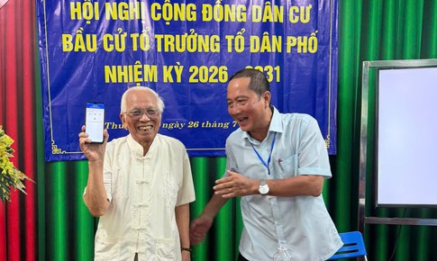 Lần đầu tiên quét mã QR bầu Tổ trưởng Tổ dân phố ở Huế: Điều gì tạo nên cách làm khác biệt?