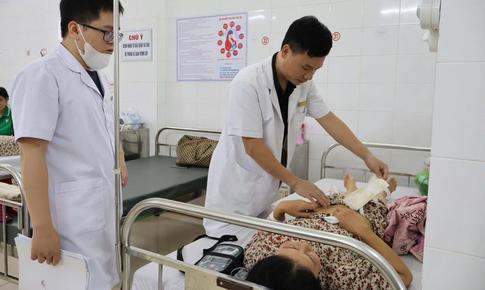 Bóc tách khối u nặng gần 3kg trong bụng người phụ nữ 51 tuổi