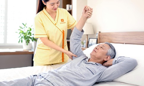Thực trạng chăm sóc người cao tuổi tại nhà: Giải pháp nào giảm áp lực y tế công?