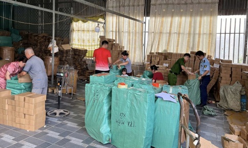 Thu giữ hơn 4.600 gói trà giả, khởi tố chủ cơ sở sản xuất