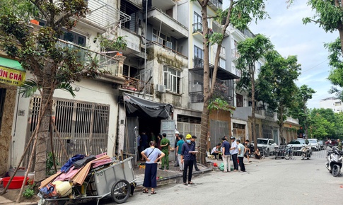 Cảnh sát khám nghiệm hiện trường vụ cháy tại Khu đô thị Văn Phú khiến 2 người chết