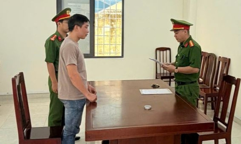 Khởi tố nam thanh niên mua bán gần 4.000 đôi giày, dép giả mạo nhãn hiệu nổi tiếng
