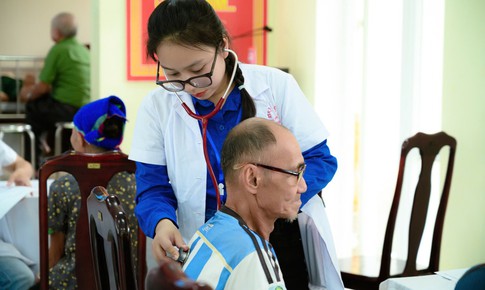 Hơn 700 người dân vùng biên được khám bệnh, cấp thuốc miễn phí trong Chiến dịch Mùa hè xanh 2026