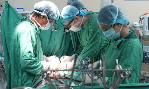 Bé sinh non nặng 1,5kg 'vượt cửa tử' sau ca mổ tim bẩm sinh kéo dài hơn 5 giờ