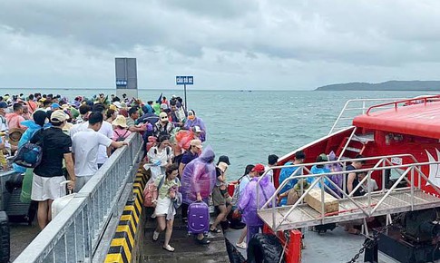 Biển Đông ảnh hưởng mạnh bởi siêu bão Ba Vì, cảnh báo an toàn trên các vùng biển trong những ngày tới