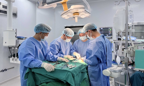 Vinmec Hạ Long giải cứu cụ bà 88 tuổi bị khối u giáp khổng lồ chèn ép đường thở suốt 18 năm