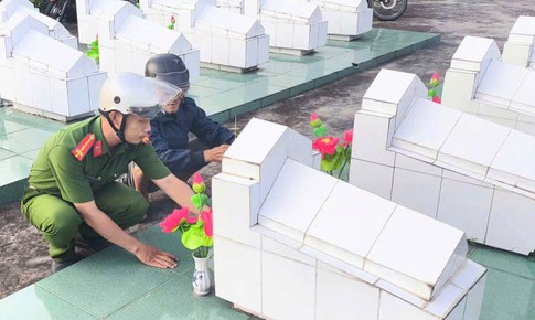 Hỗ trợ người cựu chiến binh bị lạc đường khi đi tìm mộ đồng đội