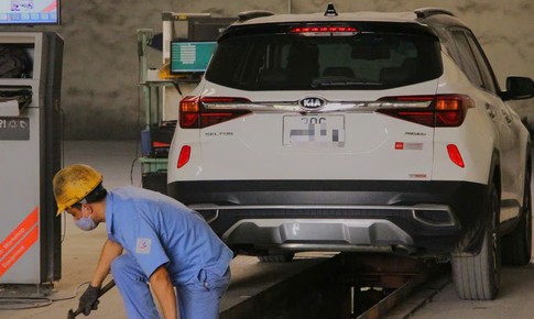 Ôtô thiếu gạt nước và búa phá kính sẽ bị đánh trượt khi đăng kiểm