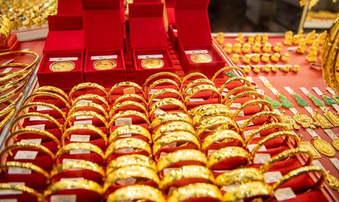 Chốt giá vàng hôm nay ngày 1/8 đồng loạt giảm rất mạnh