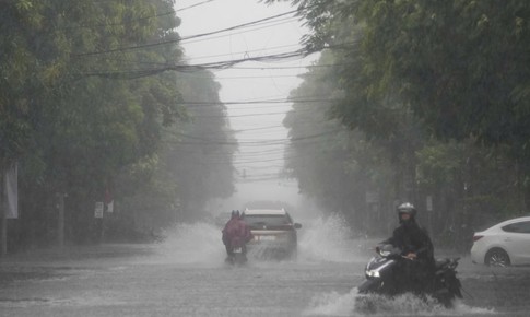 Nguyên nhân Nam Bộ mưa dông liên tiếp, thời tiết diễn biến phức tạp