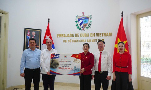 Trao tượng trưng khoản hỗ trợ 100 tỷ đồng của nhân dân Việt Nam dành tặng nhân dân Cuba