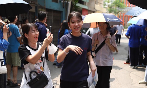 Nắng nóng ở miền Bắc kéo dài hơn dự báo, duy trì nền nhiệt trên 37 độ