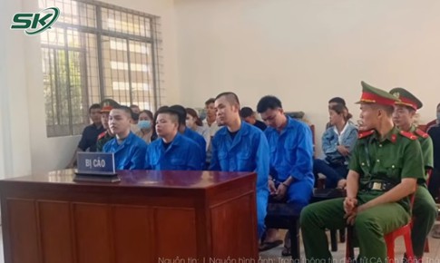 Vác vũ khí tấn công đối thủ kinh hoàng giữa phố vì cay cú chuyện bạn gái bị đe dọa