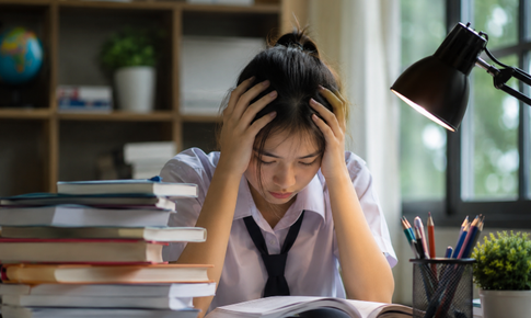 Căng thẳng do học tập, học sinh nên làm gì để vượt qua và khi nào cần tìm kiếm sự giúp đỡ?