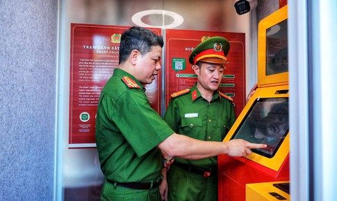 Có gì trong 'Trạm Cảnh sát thông minh' vừa xuất hiện bên hồ Hoàn Kiếm?